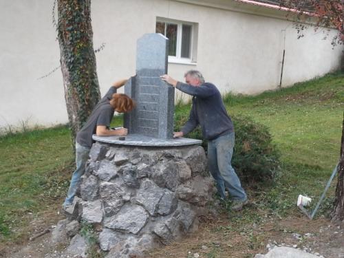 Oprava pomníku padlým a křížku 